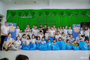 BMB Love School Foundation organizes the program "Joy for Children" for children in difficult circumstances at the Binh Trieu.